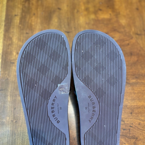Size 39 Burberry Slides - Picture 4 of 5